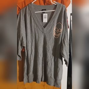 Torrid Gray Skull Pullover V-Neck Tunic Sweater